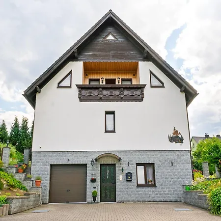 Charming Attic Retreat, Cleaning Included Apartment