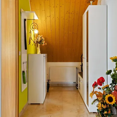 Apartment Charming Attic Retreat, Cleaning Included *