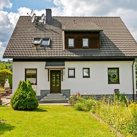 Charming Attic Retreat, Cleaning Included Pöhla