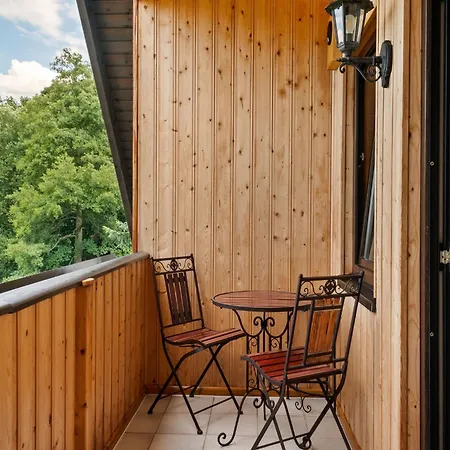 Charming Attic Retreat, Cleaning Included Apartment