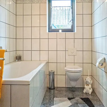 Apartment Charming Attic Retreat, Cleaning Included *