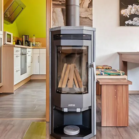 Charming Attic Retreat, Cleaning Included Apartment *