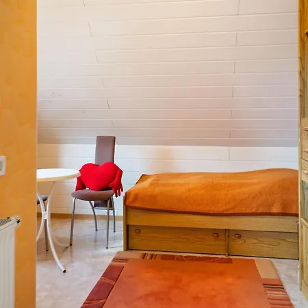 Apartment Charming Attic Retreat, Cleaning Included *